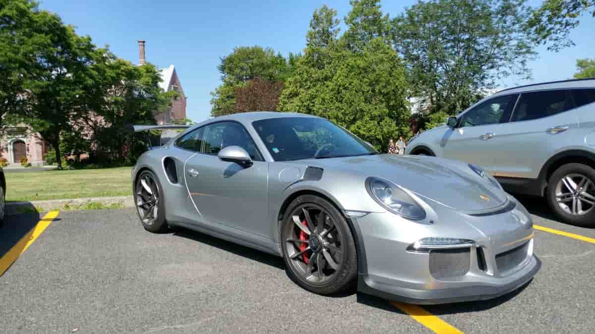 Luxury and exotic cars in Gatineau