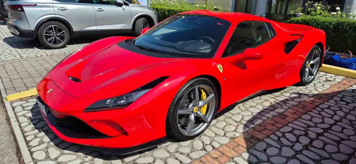 Luxury and exotic cars in Milan